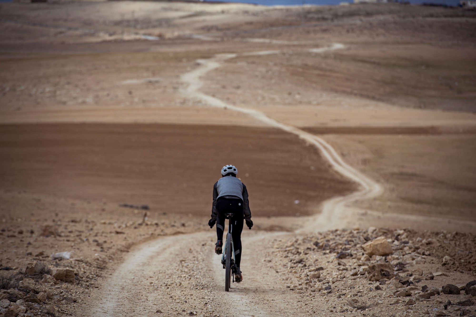 The MET Allroad is made for those who enjoy spending time on gravel routes.
