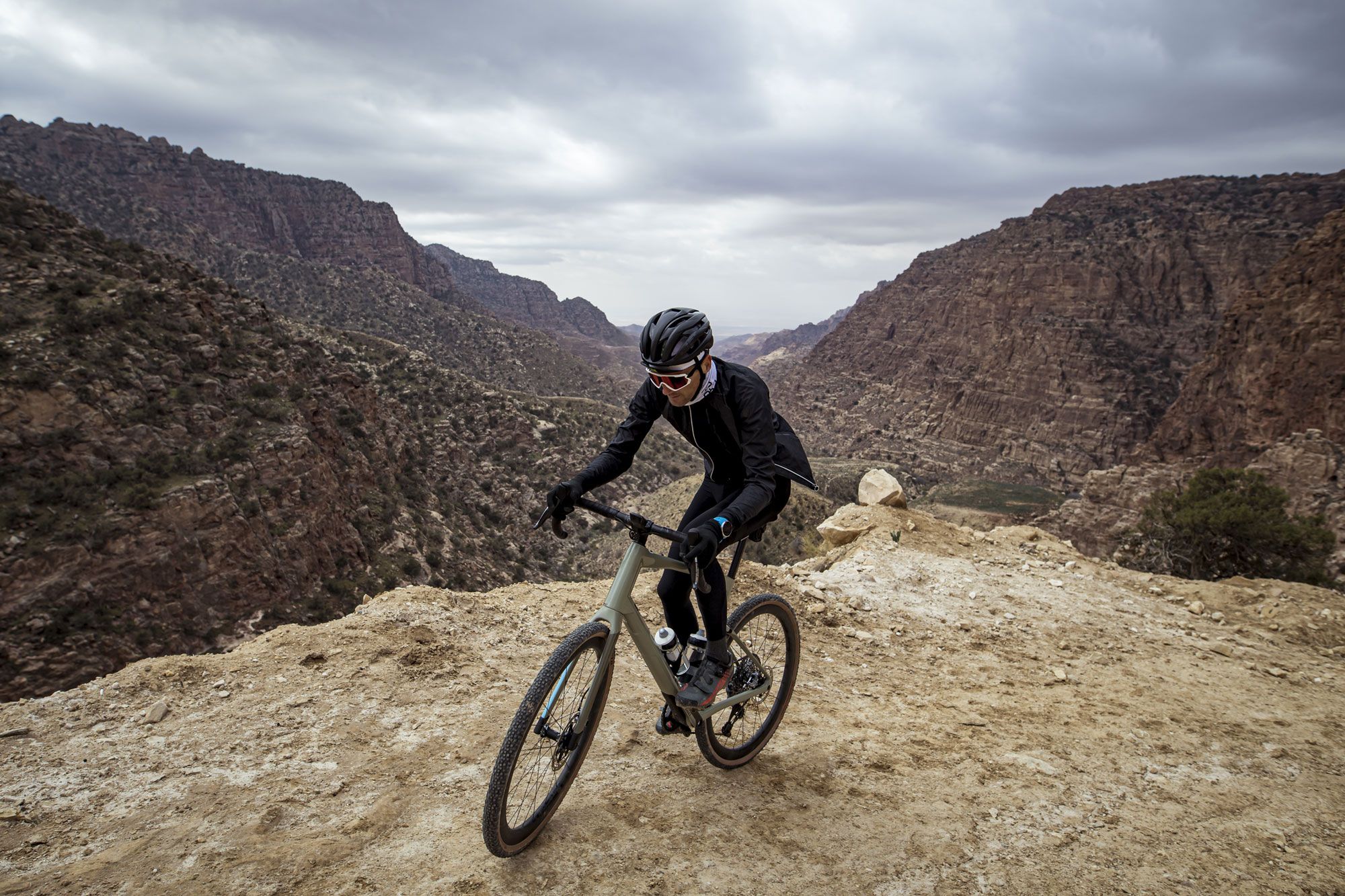 The MET Allroad is made for those who enjoy spending time on gravel routes.