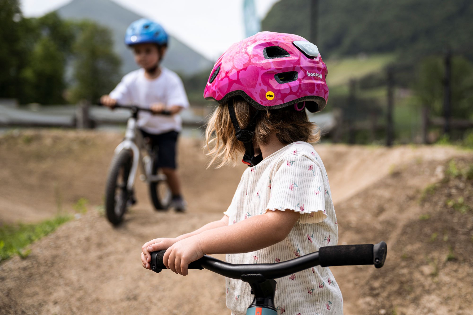 MET Hooray Kids helmet with Integrated Rear Led Light