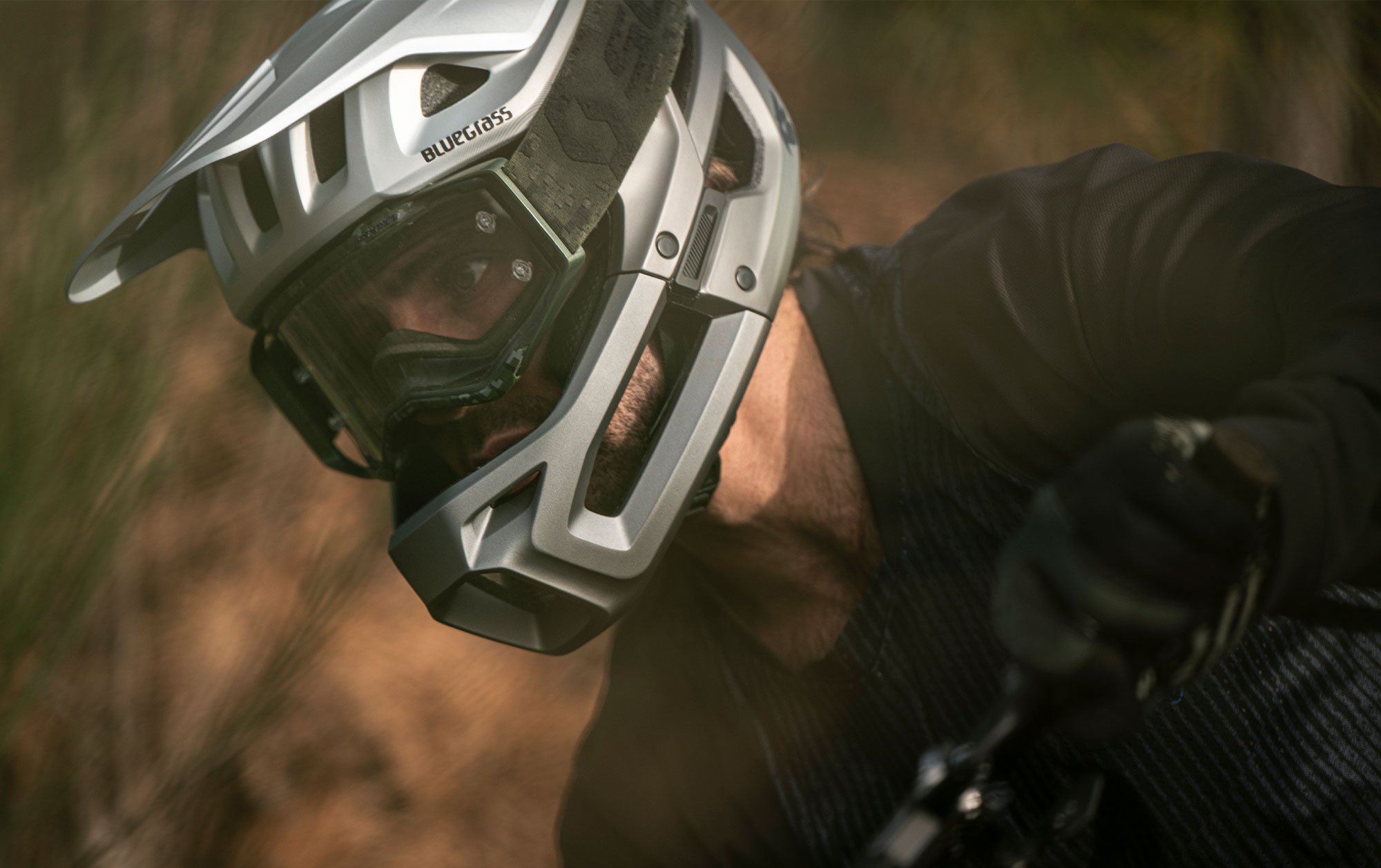 Bluegrass Vanguard is a Full-Face MTB Helmet designed for Enduro, Trail and E-MTB with unique C-Shaped cheekpads design for maximum ventilation