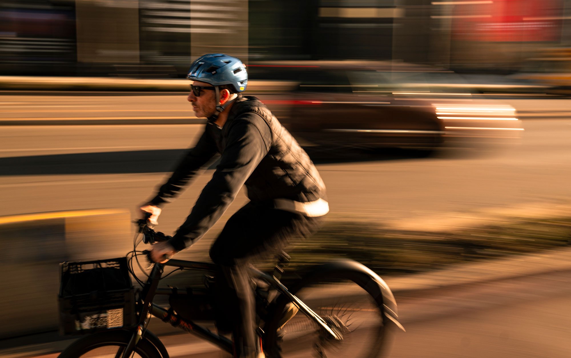 MET E-Mob Mips is an E-Bike Urban Helmet with Rear USB LED light and it is NTA 8776 Certified.