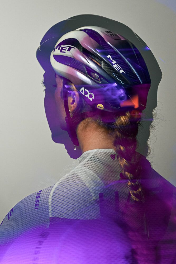 MET_Helmets_Trenta3K_UAE_ADQ_Team_Editions