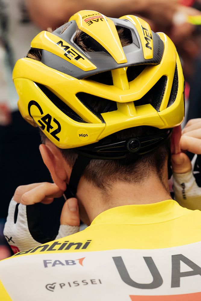 MET_Helmets_Tour_de_France_Tadej